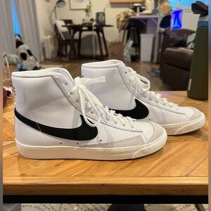 Women’s Nike Blazer Mid 77’